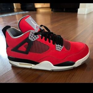 Air Jordan Retro 4s Toro Bravo